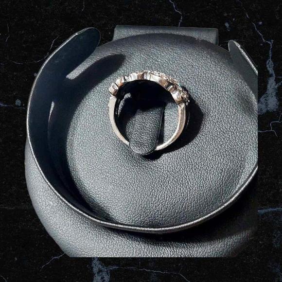 Womens Crystal Filled Hearts Ring, Silver Tone, Size 9, Fair Condition - Picture 6 of 10